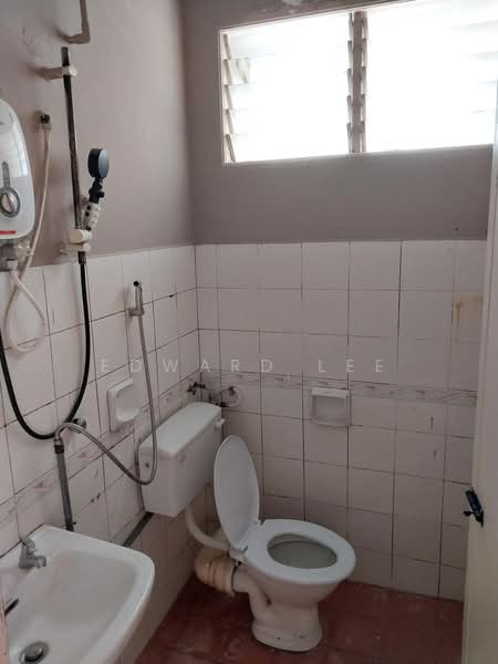 Pangsapuri untuk Disewa di Gambier Heights - Edward Lee - Bathroom - PropertyGuru.com.my