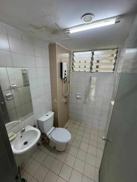 Kondominium untuk Dijual di Cyberia Smart Homes - Alan Lai - Bathroom - PropertyGuru.com.my
