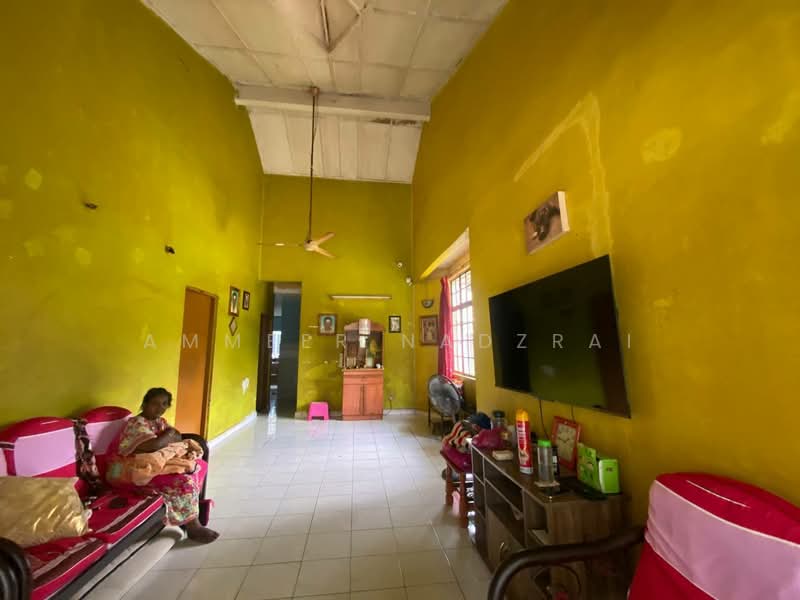Rumah Teres 1 Tingkat untuk Dijual di Bandar Baru Bangi (Selangor) - Ammeer Nadzrai - Living Room - PropertyGuru.com.my
