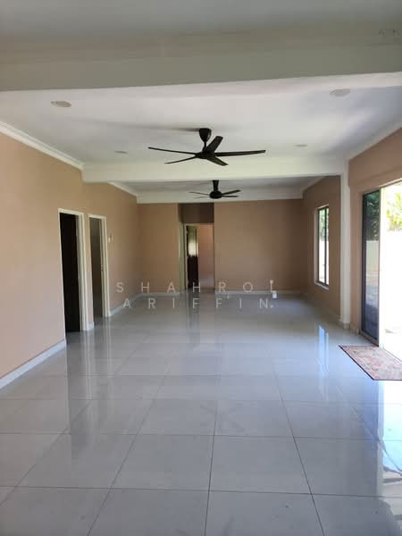 Rumah Berkembar untuk Dijual di Taman Sutera Suria (Sungai Petani) - Shahrol Ariffin - Living Room - PropertyGuru.com.my