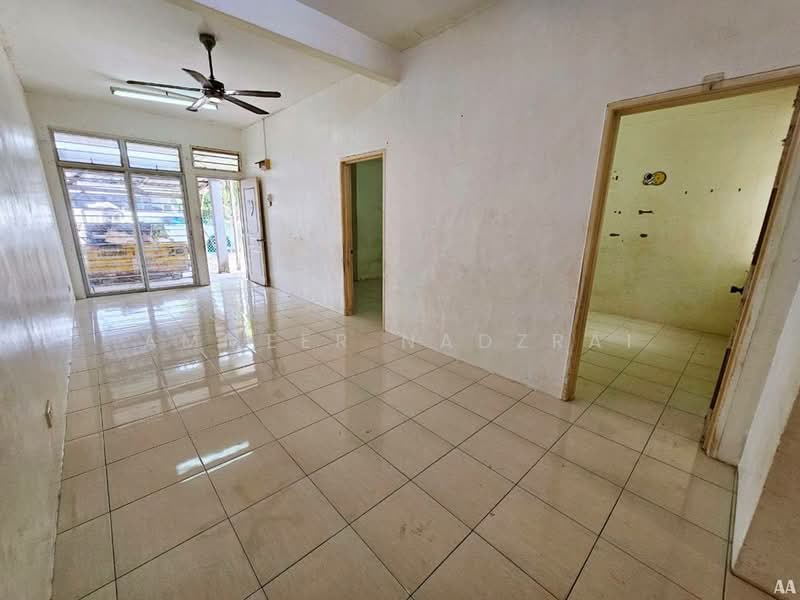 1-storey Terraced House for Sale in Jenjarom (Selangor) - Ammeer Nadzrai - Living Room - PropertyGuru.com.my