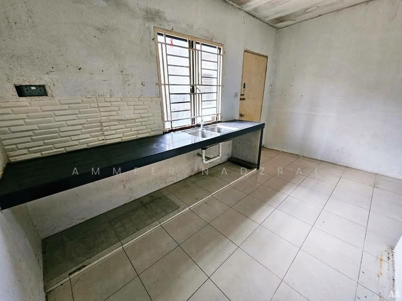 1-storey Terraced House for Sale in Jenjarom (Selangor) - Ammeer Nadzrai - Kitchen - PropertyGuru.com.my
