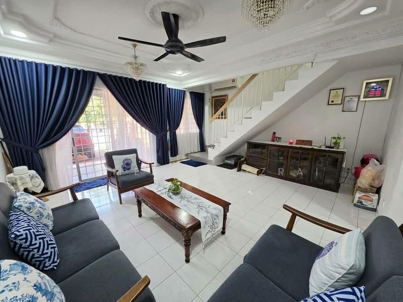 Rumah Teres 2 Tingkat untuk Dijual di TAMAN PUCHONG UTAMA (Puchong) - Ammeer Nadzrai - Living Room - PropertyGuru.com.my