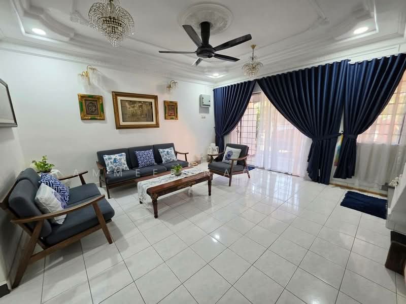 Rumah Teres 2 Tingkat untuk Dijual di TAMAN PUCHONG UTAMA (Puchong) - Ammeer Nadzrai - Living Room - PropertyGuru.com.my