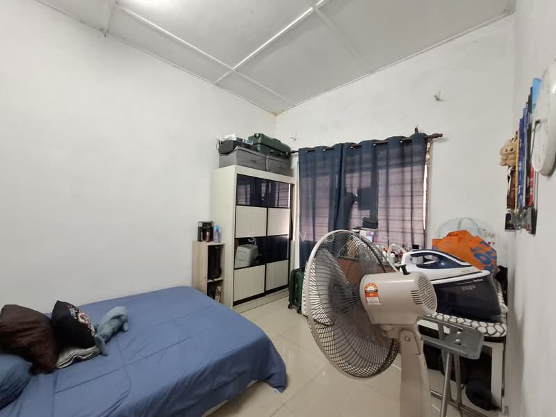 Rumah Teres 1 Tingkat untuk Dijual di Bandar Kinrara Seksyen 1 (Bandar Kinrara) - Louis Wong - Bedroom - PropertyGuru.com.my