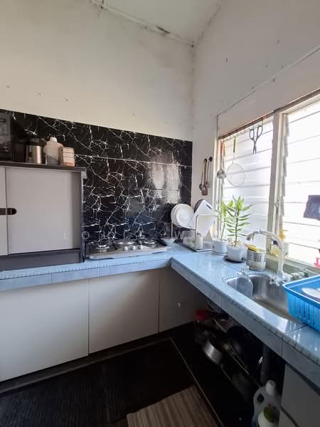 Rumah Teres 1 Tingkat untuk Dijual di Bandar Kinrara Seksyen 1 (Bandar Kinrara) - Louis Wong - Kitchen - PropertyGuru.com.my