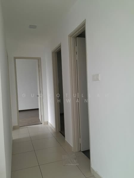 Kondominium untuk Dijual di Cristal Serin Residence - Gudrotullah Ikhwan - Corridor - PropertyGuru.com.my