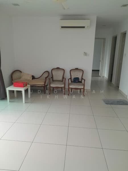 Kondominium untuk Dijual di Cristal Serin Residence - Gudrotullah Ikhwan - Living Room - PropertyGuru.com.my