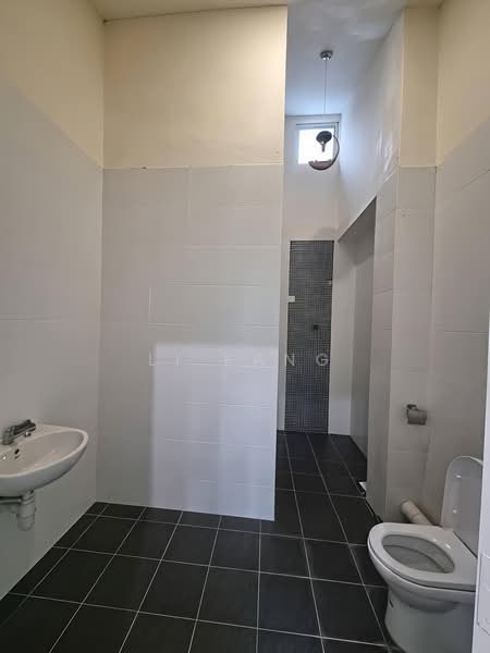 Semi-Detached House for Sale in Minden Heights (Gelugor) - Li Fang - Bathroom - PropertyGuru.com.my