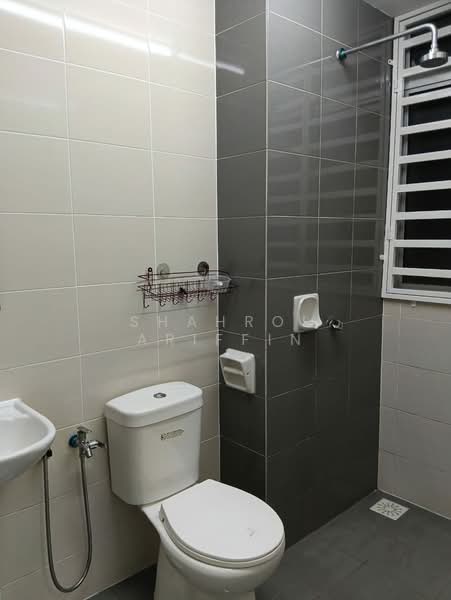 Apartment for Sale at Residensi Rumpun Bahagia (Residensi Melaka Tengah 1) - Shahrol Ariffin - Bathroom - PropertyGuru.com.my