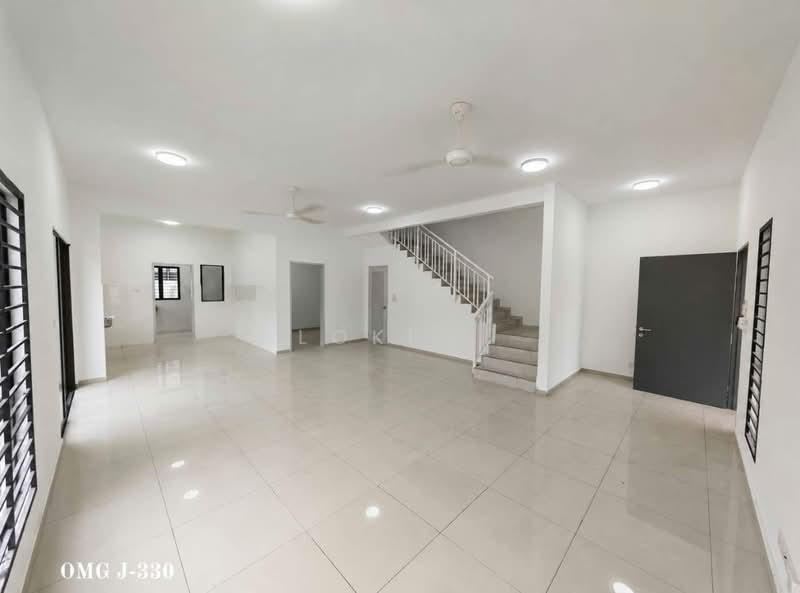 2-storey Terraced House for Sale in Setia Utama (Setia Alam) - Loke . - Living Room - PropertyGuru.com.my