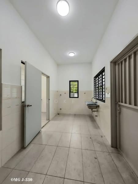 2-storey Terraced House for Sale in Setia Utama (Setia Alam) - Loke . - Kitchen - PropertyGuru.com.my