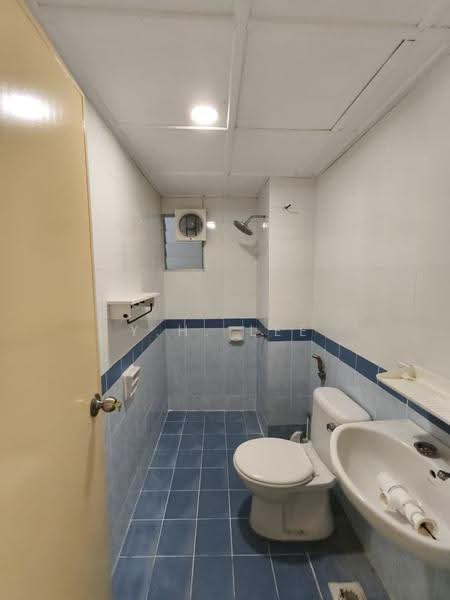 Apartment for Sale at D'shire Villa - Y.H. Lee - Bathroom - PropertyGuru.com.my
