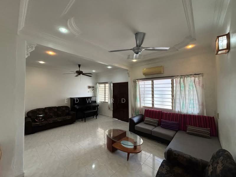 2-storey Terraced House for Rent in Island Glades (Jelutong) - Edward Lee - Living Room - PropertyGuru.com.my
