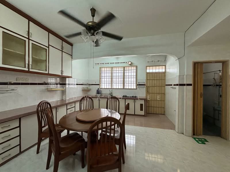 2-storey Terraced House for Rent in Island Glades (Jelutong) - Edward Lee - Kitchen - PropertyGuru.com.my