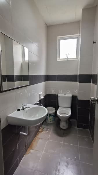 Shop / Office for Rent in Bandar Bukit Raja (Klang) - Jack Khor Phor Jiing - Bathroom - PropertyGuru.com.my