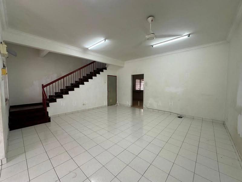 Rumah Teres 2-Tingkat untuk Dijual di Desa Coalfields (Sungai Buloh) - Nur Hanizah - Living Room - PropertyGuru.com.my
