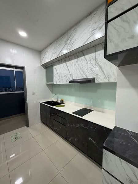 Service Residence for Sale at Meridin Bayvue Serviced Apartment - Bernice Tee - Kitchen - PropertyGuru.com.my