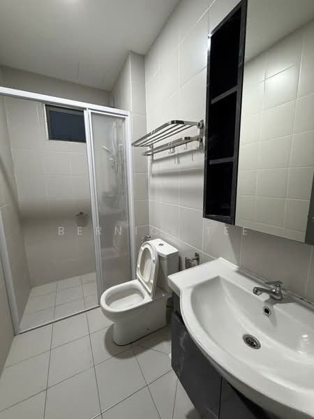Service Residence for Sale at Meridin Bayvue Serviced Apartment - Bernice Tee - Bathroom - PropertyGuru.com.my
