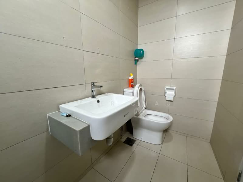 Servis Apartment untuk Disewa di Gravit8, Klang - Amber Chau - Bathroom - PropertyGuru.com.my