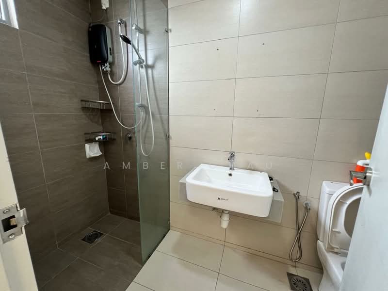 Servis Apartment untuk Disewa di Gravit8, Klang - Amber Chau - Bathroom - PropertyGuru.com.my