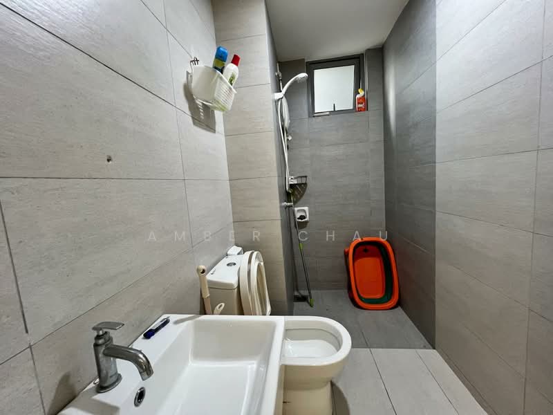 Servis Apartment untuk Disewa di Gravit8, Klang - Amber Chau - Bathroom - PropertyGuru.com.my