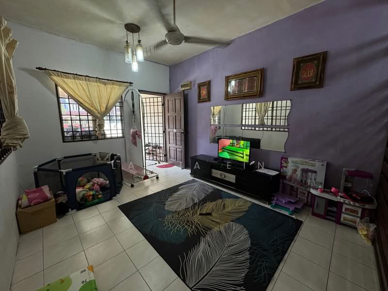 Rumah Bandar untuk Dijual di Rawang (Selangor) - Lau Ia Ein - Living Room - PropertyGuru.com.my