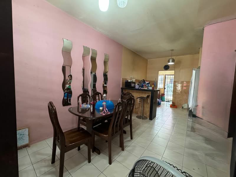 Rumah Bandar untuk Dijual di Rawang (Selangor) - Lau Ia Ein - Dining Room - PropertyGuru.com.my