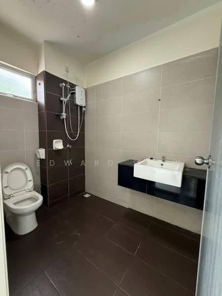Rumah Teres 2 Tingkat untuk Disewa di Skudai (Johor) - Edward Siow - Bathroom - PropertyGuru.com.my