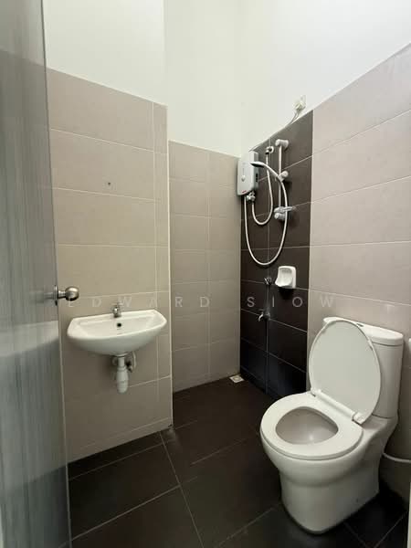 Rumah Teres 2 Tingkat untuk Disewa di Skudai (Johor) - Edward Siow - Bathroom - PropertyGuru.com.my