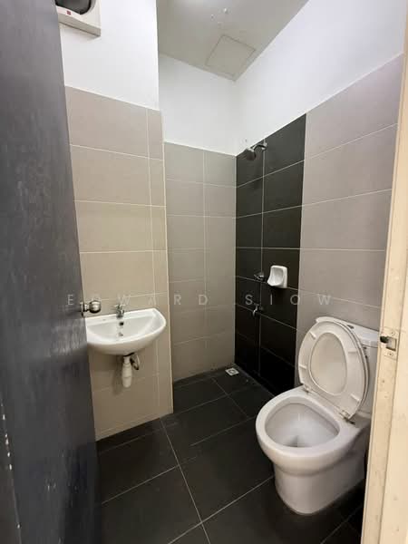 Rumah Teres 2 Tingkat untuk Disewa di Skudai (Johor) - Edward Siow - Bathroom - PropertyGuru.com.my