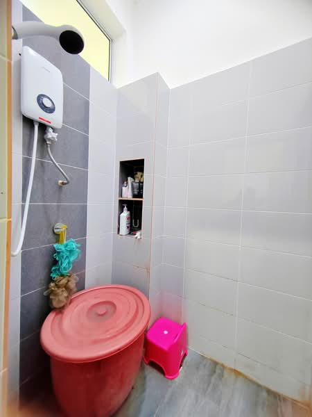 Rumah Berkembar untuk Dijual di Teluk Kumbar (Penang) - Pauline Cheong - Bathroom - PropertyGuru.com.my