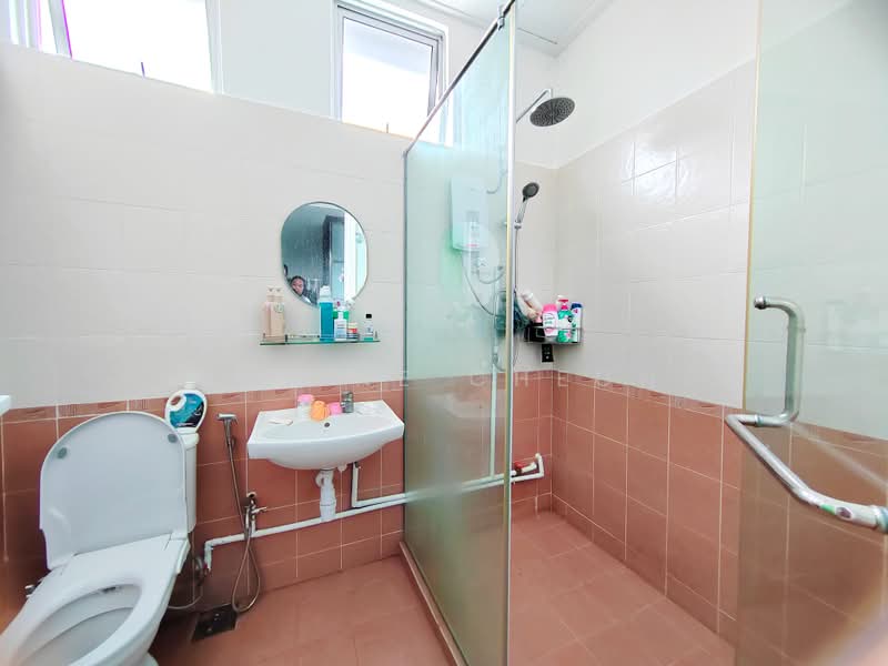 Rumah Berkembar untuk Dijual di Teluk Kumbar (Penang) - Pauline Cheong - Bathroom - PropertyGuru.com.my