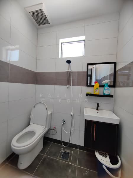 Rumah Berkembar untuk Dijual di Teluk Kumbar (Penang) - Pauline Cheong - Bathroom - PropertyGuru.com.my