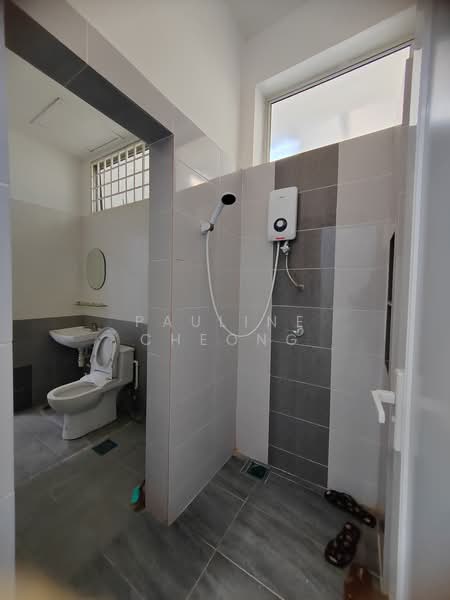Rumah Berkembar untuk Dijual di Teluk Kumbar (Penang) - Pauline Cheong - Bathroom - PropertyGuru.com.my