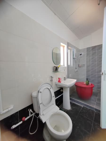 Rumah Berkembar untuk Dijual di Teluk Kumbar (Penang) - Pauline Cheong - Bathroom - PropertyGuru.com.my