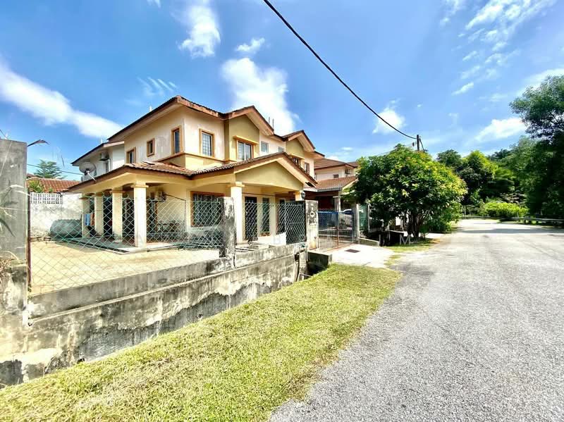 2-storey Terraced House for Sale in Bandar Tasik Puteri (Rawang) - Azli Ibrahim - Exterior - PropertyGuru.com.my
