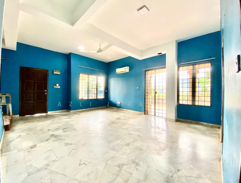 2-storey Terraced House for Sale in Bandar Tasik Puteri (Rawang) - Azli Ibrahim - Living Room - PropertyGuru.com.my