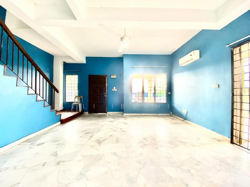 2-storey Terraced House for Sale in Bandar Tasik Puteri (Rawang) - Azli Ibrahim - Living Room - PropertyGuru.com.my