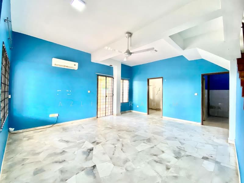 2-storey Terraced House for Sale in Bandar Tasik Puteri (Rawang) - Azli Ibrahim - Living Room - PropertyGuru.com.my