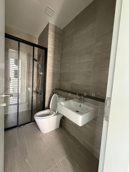 Service Residence for Sale at Edelweiss @ Tropicana Gardens - Sean Pern - Bathroom - PropertyGuru.com.my