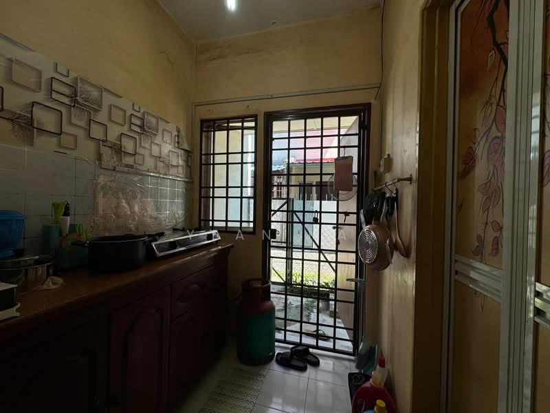 Rumah Teres untuk Dijual di Bandar Country Homes (Rawang) - Yean Ma - Kitchen - PropertyGuru.com.my