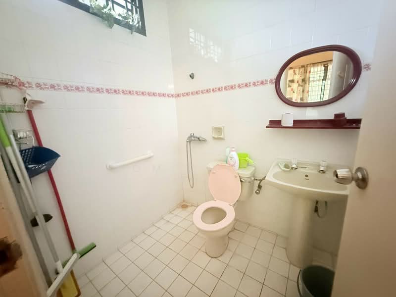 Bungalow for Sale in Taman Perling (Perling) - Tom Chiew - Bathroom - PropertyGuru.com.my