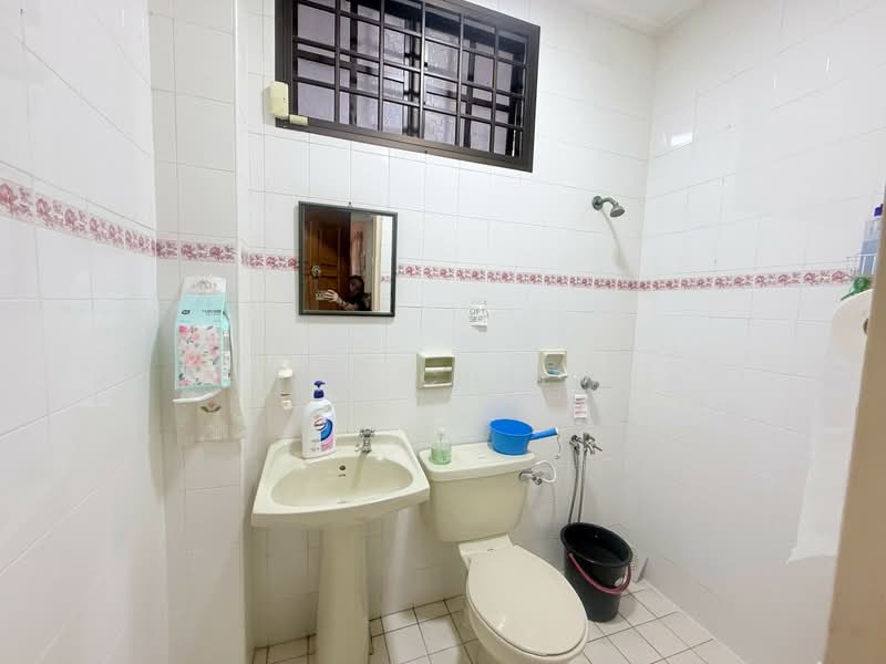 Bungalow for Sale in Taman Perling (Perling) - Tom Chiew - Bathroom - PropertyGuru.com.my