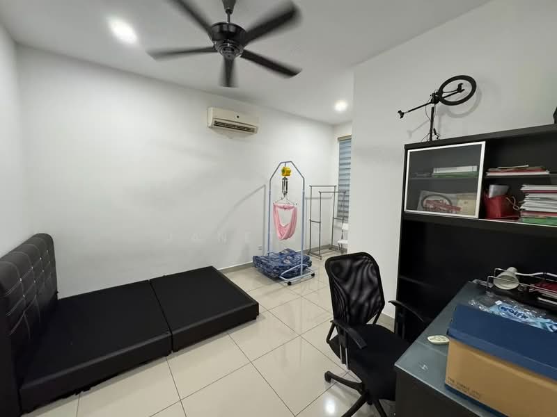2.5-storey Terraced House for Sale in Taman Ehsan Jaya (Ulu Tiram) - Janet Tan - Bedroom - PropertyGuru.com.my