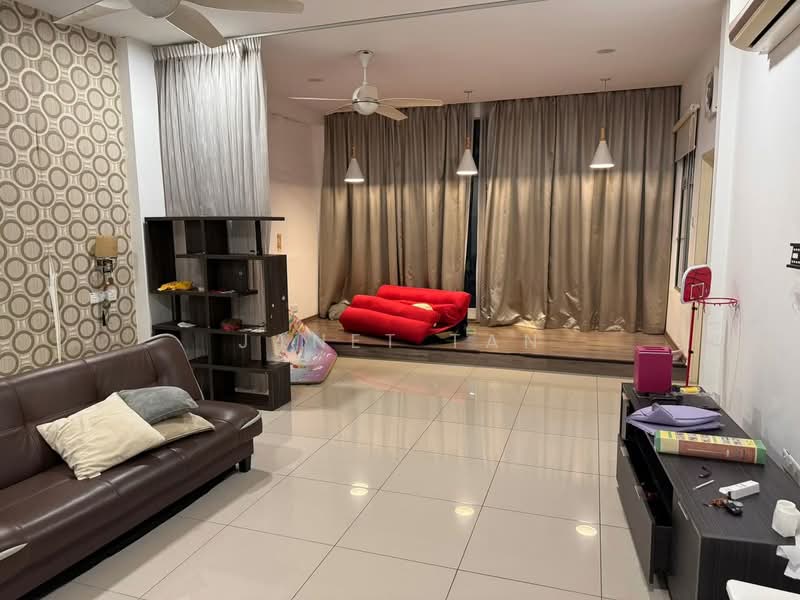 2.5-storey Terraced House for Sale in Taman Ehsan Jaya (Ulu Tiram) - Janet Tan - Living Room - PropertyGuru.com.my