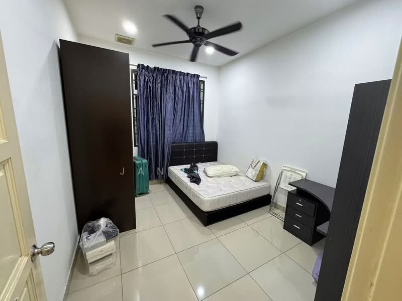 2.5-storey Terraced House for Sale in Taman Ehsan Jaya (Ulu Tiram) - Janet Tan - Bedroom - PropertyGuru.com.my