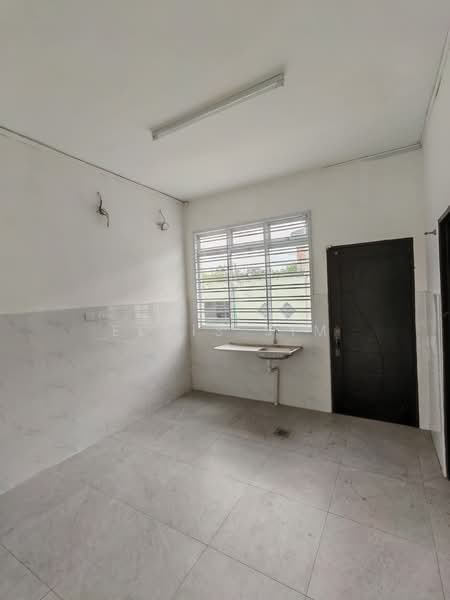 Rumah Teres 2 Tingkat untuk Disewa di Kota Masai (Pasir Gudang) - Elvis Sim - Kitchen - PropertyGuru.com.my