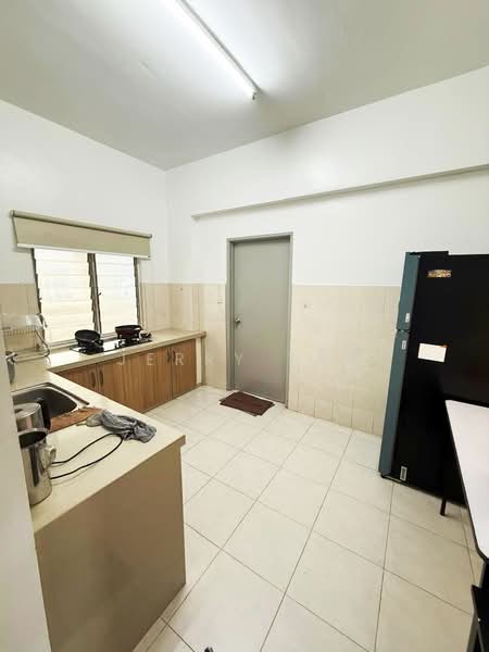 Kondominium untuk Disewa di Gurney Park Condominium - Jerry Tan - Kitchen - PropertyGuru.com.my