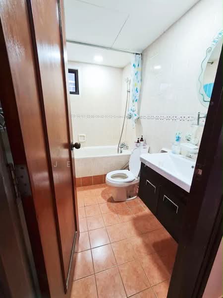 Kondominium untuk Disewa di Gurney Park Condominium - Jerry Tan - Bathroom - PropertyGuru.com.my